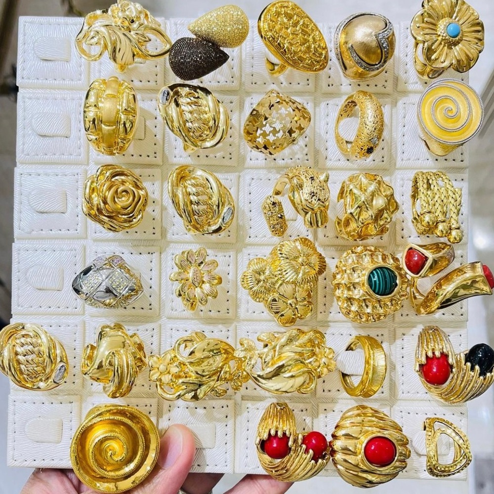 18 carats Italian gold lifetime warranty both men and women
